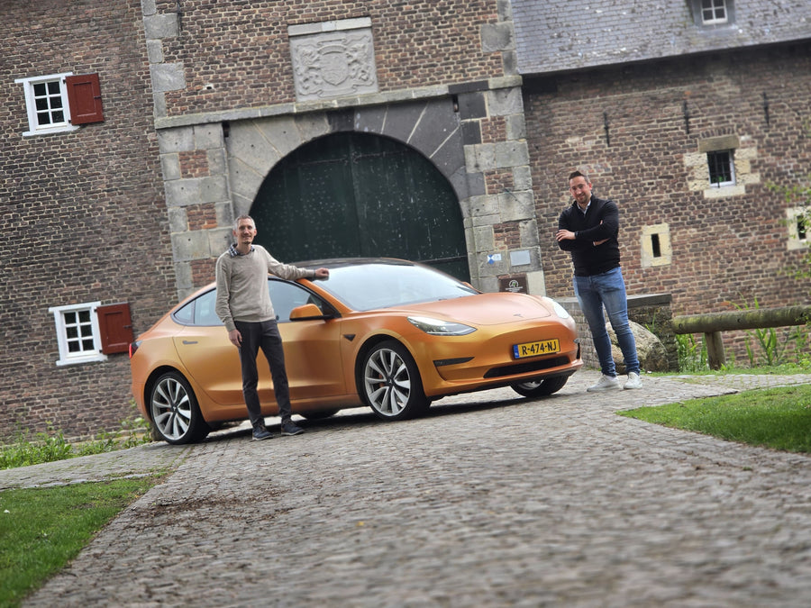 Tour Electric event organisatie: groep EV-rijders onderweg met support van gidsen